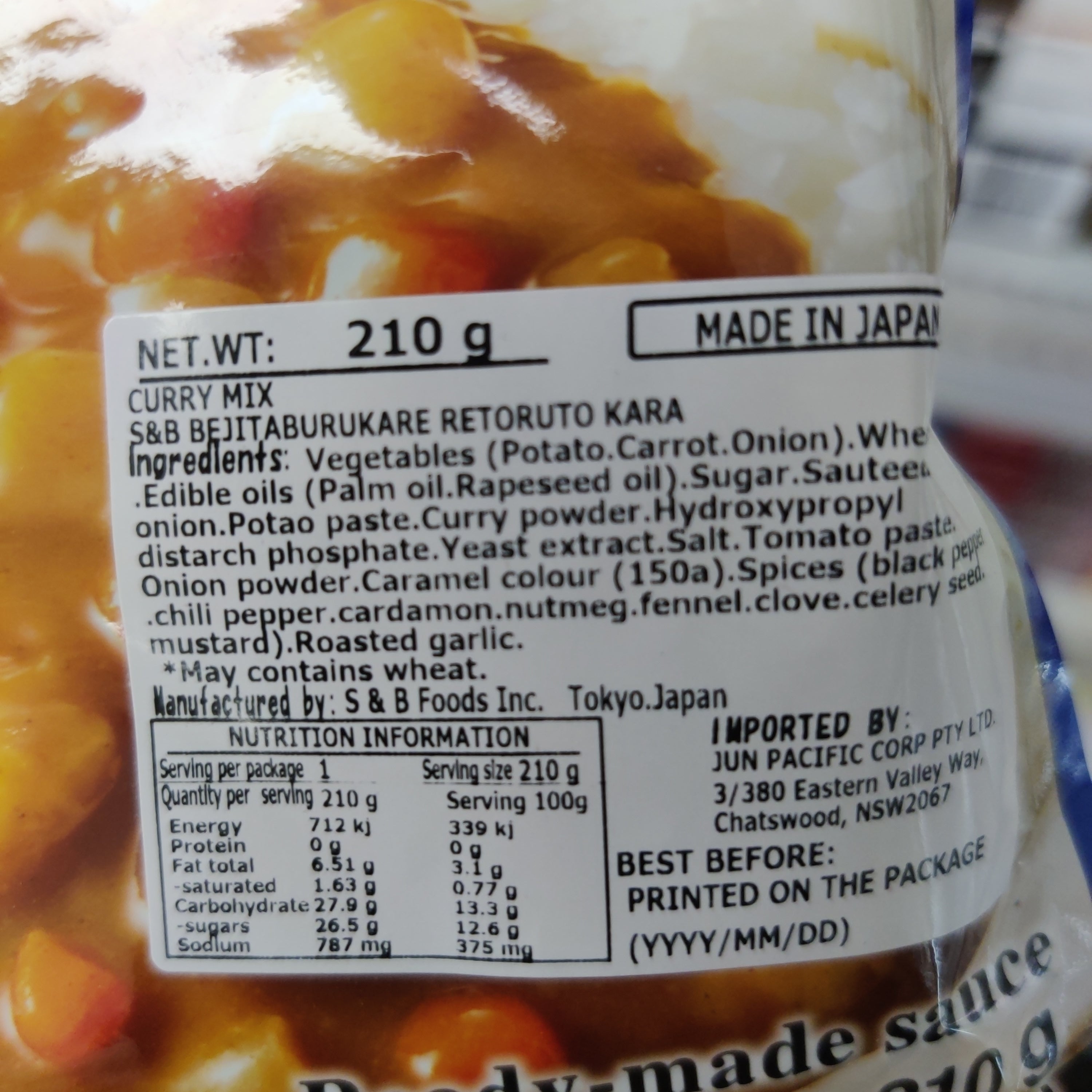 S&B Pre-Cooked Curry Sauce with Vegetables Hot 210g