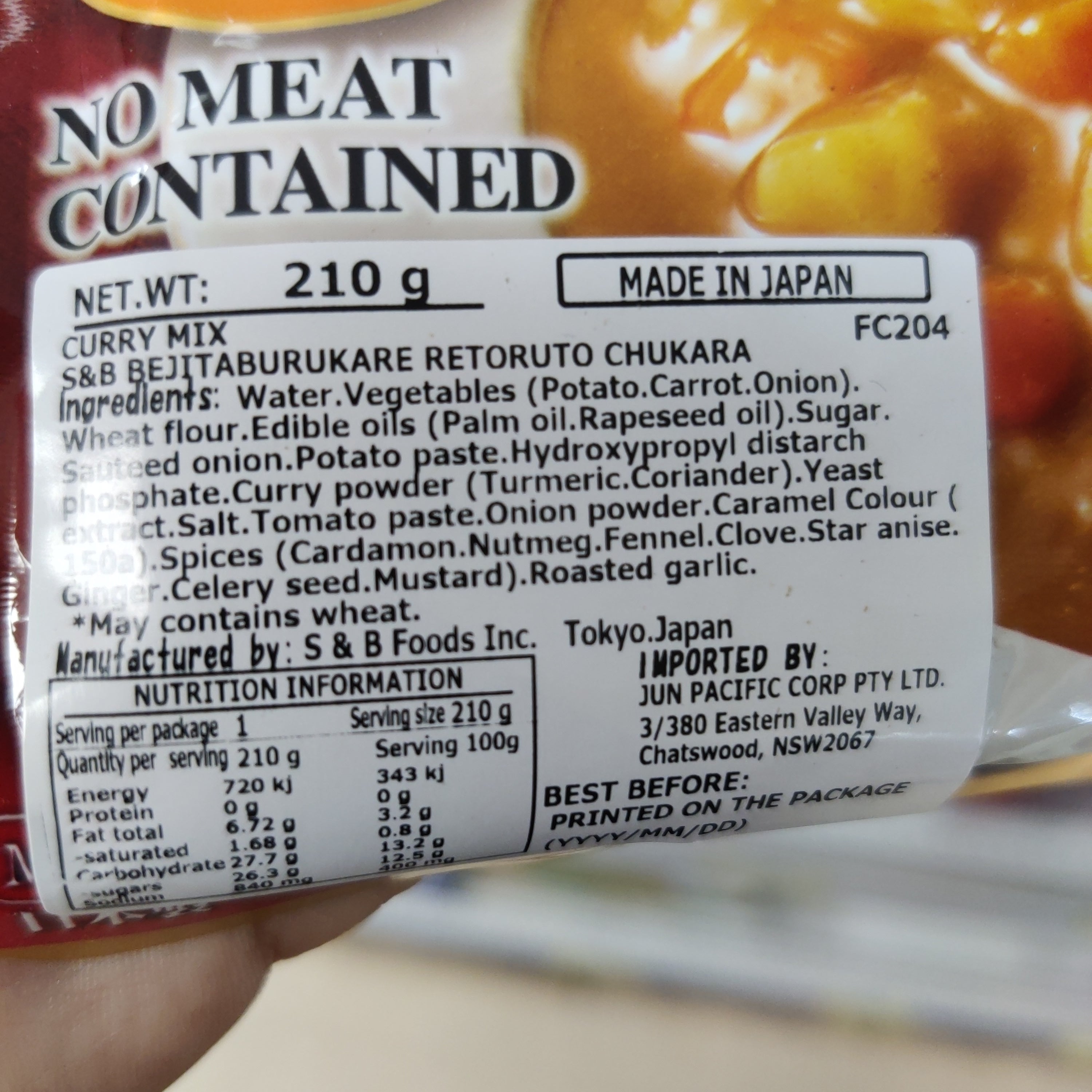 S&B Pre-Cooked Curry Sauce with Vegetables Medium Hot 210g
