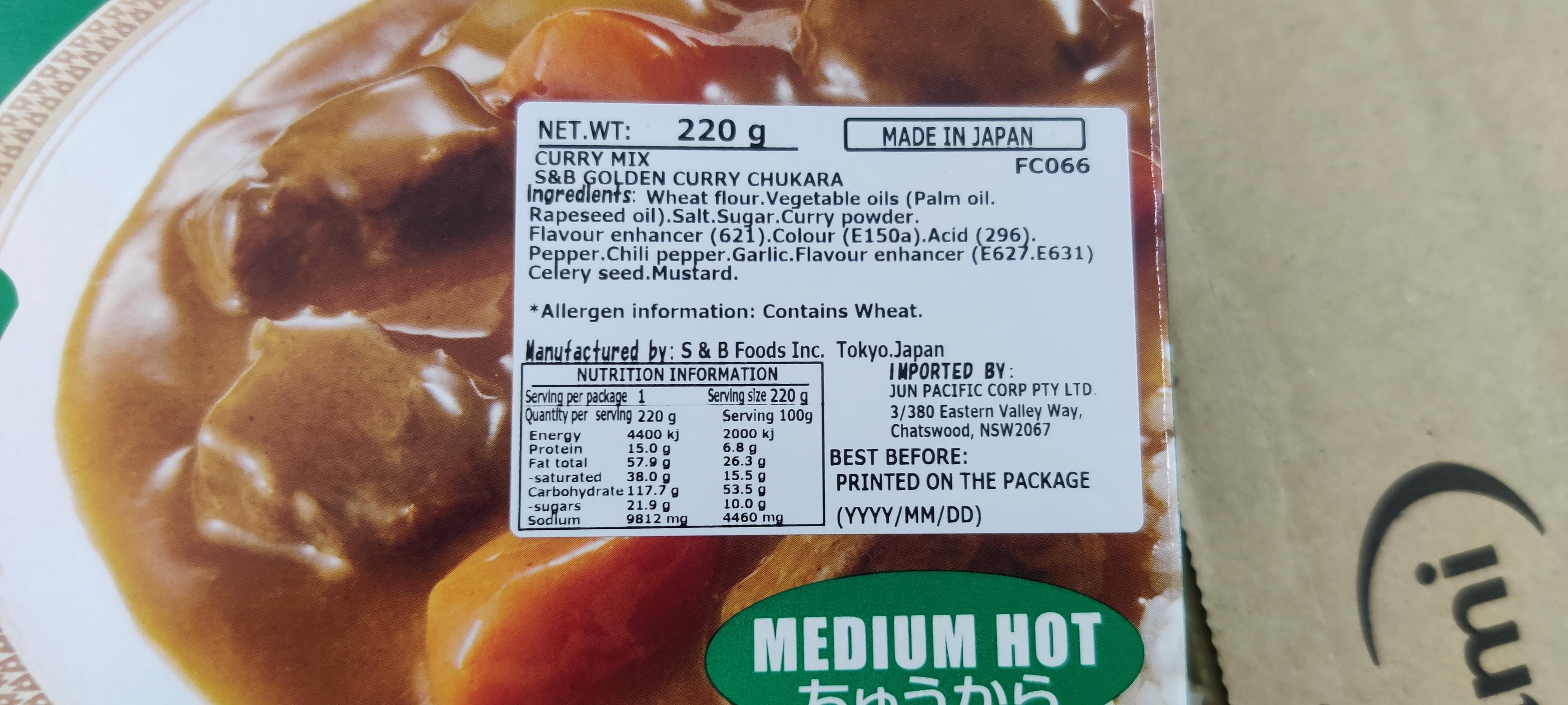 S&B Golden Curry Mix Medium Hot 220g